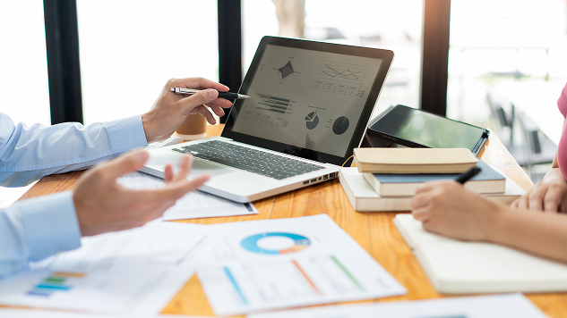 Create and manage projects screen showing task lists, owners, and dates.